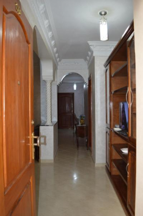 Appartement idéal Riad Al salam à 8 minutes de la plage du centre ville,Wifi et parking gratuits